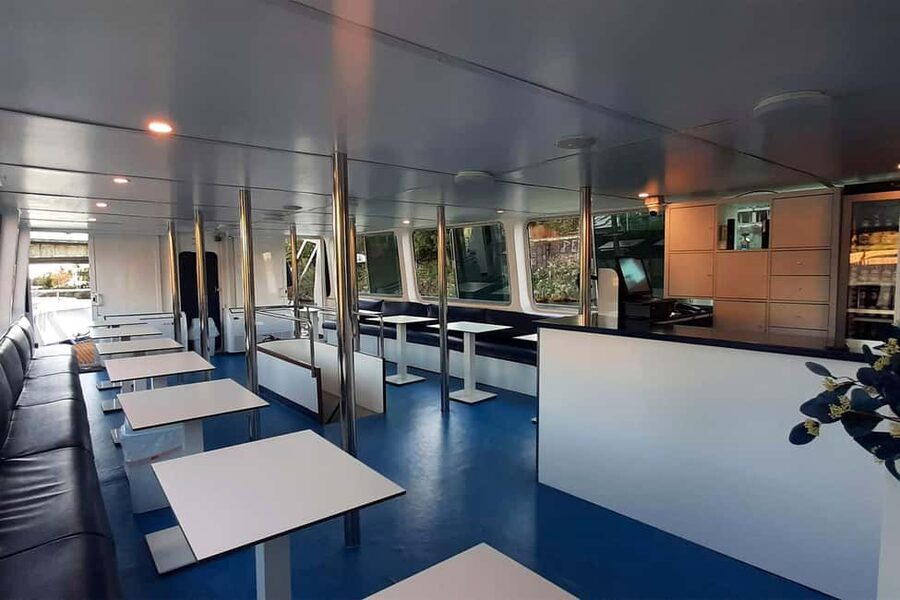 Seville: Restaurant Boat Ride on the Guadalquivir with Lunch/Dinner - Inside El Miarma Dos: Seating, Climate, and Practical Comfort