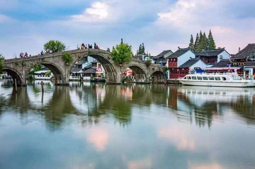 Shanghai: Zhujiajiao Private Tour w/ Boat Ride & Garden - The Water Markets: Where Local Snacks and Handmade Items Meet