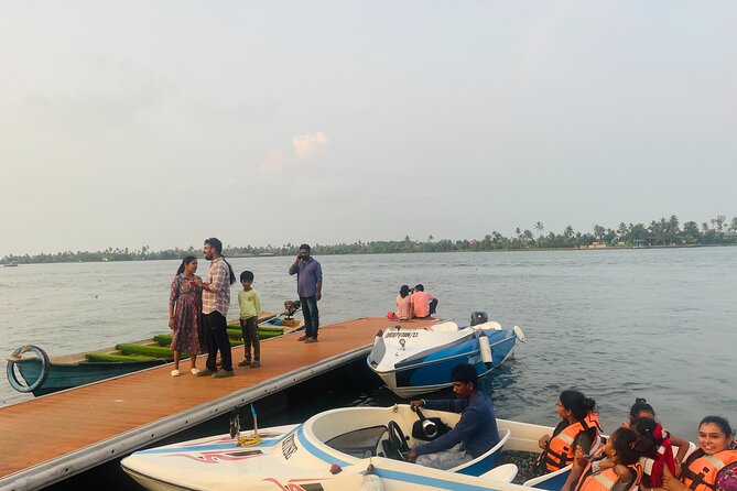Shikara Boat Tour Alleppey Backwater Fantastic Boat Cruise - Why a shikara boat cruise makes Alleppey feel more real