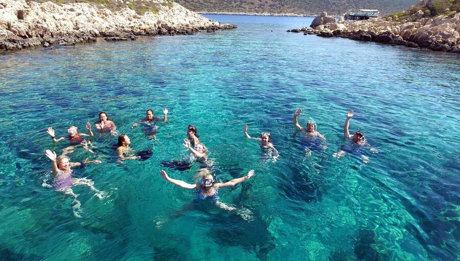 Side: Dolphin Island Boat Trip with Lunch & Unlimited Drinks - The Cruise Route: Side Landmarks from the Water