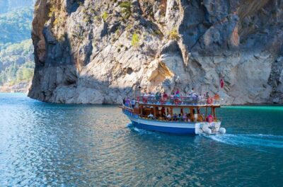 Side: Green Canyon Jeep and Boat Tour with Lunch - The off-road ride: expect dust, water fights, and standing on the road