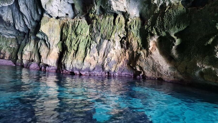 Siracusa: Ortigia & Sea Caves Boat Tour w/ Prosecco & Fruit - Fruit, Prosecco, and Music: The Part You’ll Remember