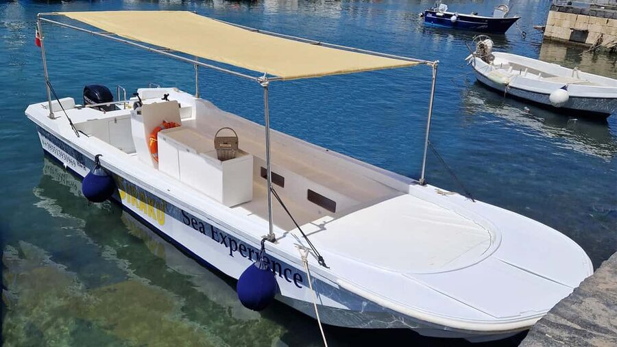 Siracusa: Ortigia & Sea Caves Boat Tour w/ Prosecco & Fruit - Speedboat Time Around Ortigia: Umbertino Bridge to the Ramparts