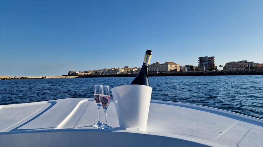 Siracusa: Ortigia & Sea Caves Boat Tour with Sunset Apertif - The Ortigia coastline you’ll glide past: Fonte Aretusa and Castello Maniace