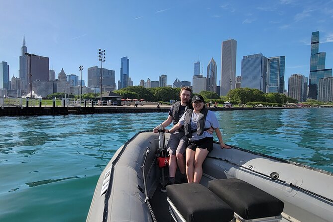 Small-Group Sightseeing Boat Tour in Chicago - The Chicago River Run Under Skyscrapers
