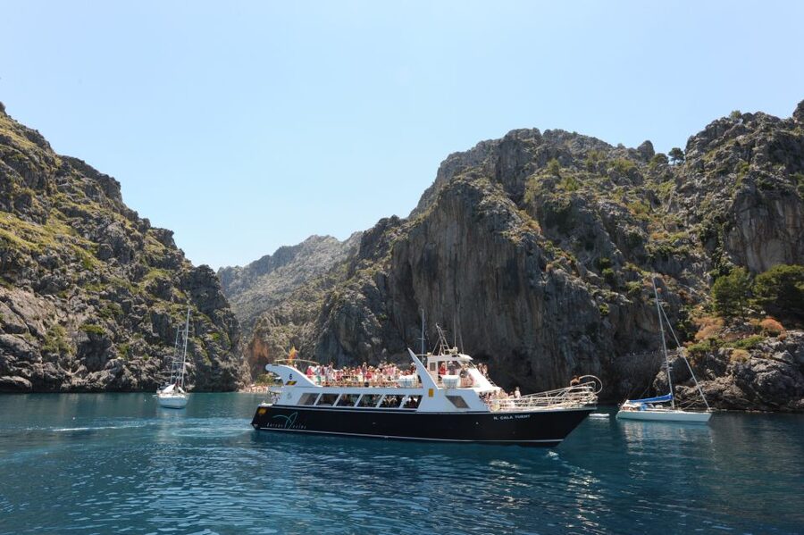 Sóller: Boat Trip to Sa Calobra and Torrent de Pareis - From Sóller Port to Sa Calobra: the 1-hour ride with cliff-and-cave views