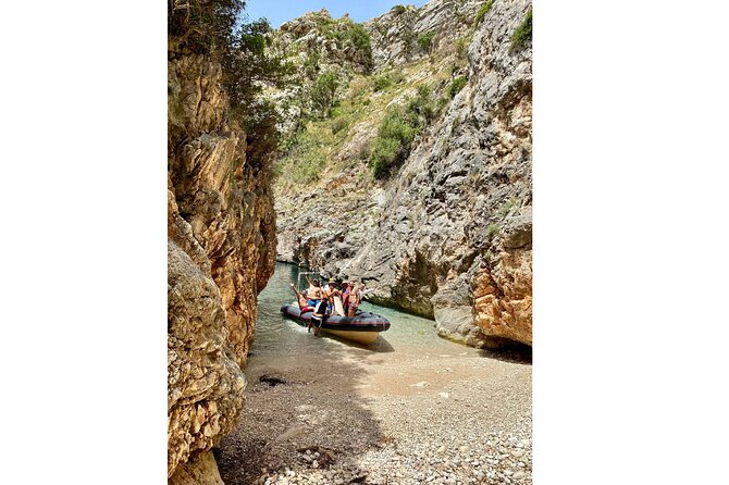 Speed Boat Tour to National Park and Grama Bay - Getting to the boat: the meeting point that matters