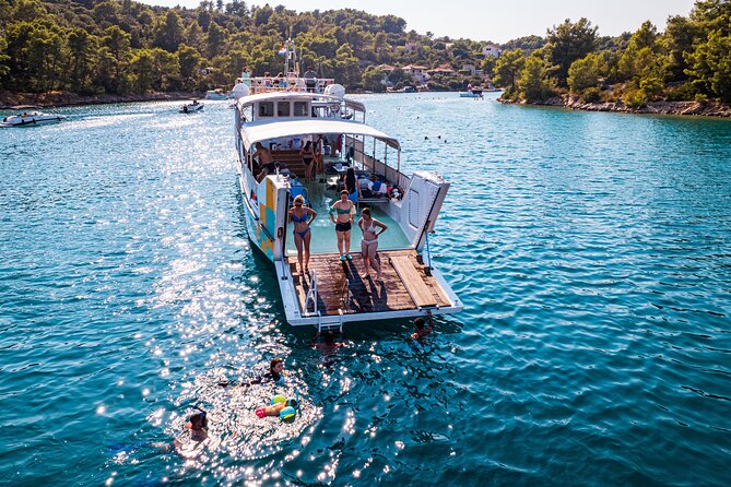 Split: Blue Lagoon, 3-Island Boat Tour & Mediterranean Lunch - The morning cruise to Čiovo: grilled lunch first, water soon after