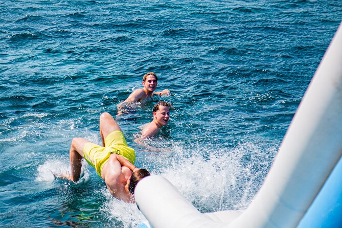 Split: Blue Lagoon, 3-Island Boat Tour & Mediterranean Lunch - The shipwreck moment: cool for some, brief for others
