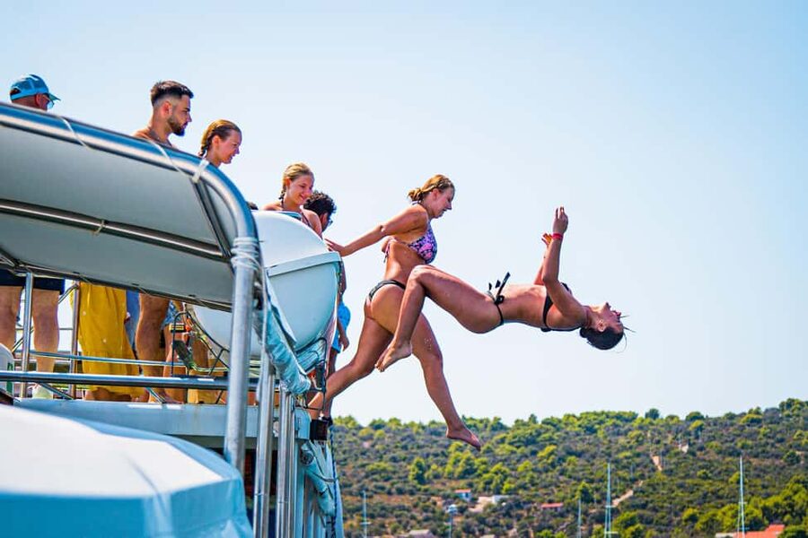 Split: Blue Lagoon, 3-Island Boat Tour & Mediterranean Lunch - Lunch and drinks: what you’re paying for at $70