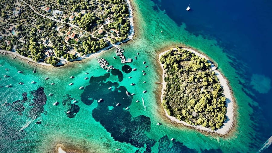 Split: Blue Lagoon and 3 Islands Group Boat Tour - Trogir Stop: UNESCO Sights, Photo Time, and a Real Wander