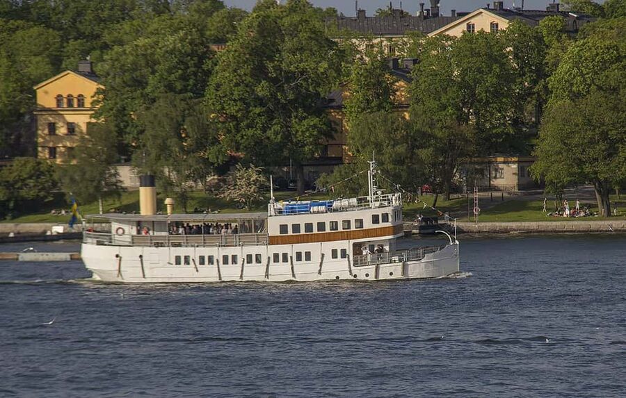 Stockholm: Midsummer Archipelago Boat Tour Live Guide - Who should book this cruise