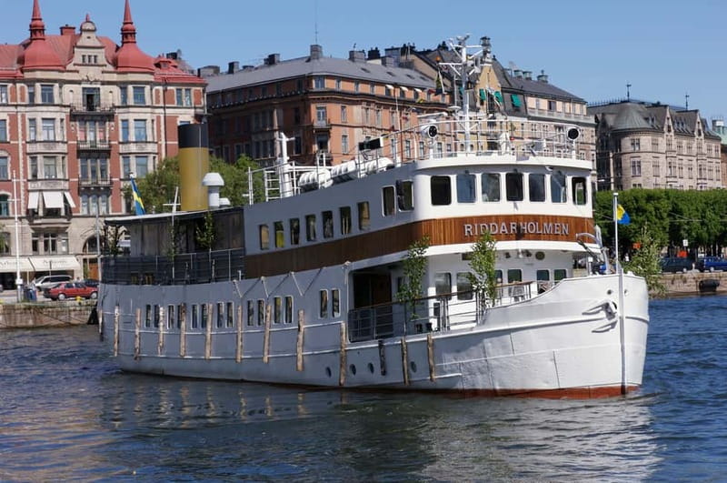 Stockholm: Midsummer Archipelago Boat Tour Live Guide - Fjäderholmarna and the feeling of island life