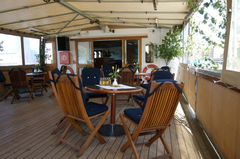 Stockholm: Midsummer Archipelago Boat Tour Live Guide - Onboard comfort: seating, Wi‑Fi, toilets, and staying connected