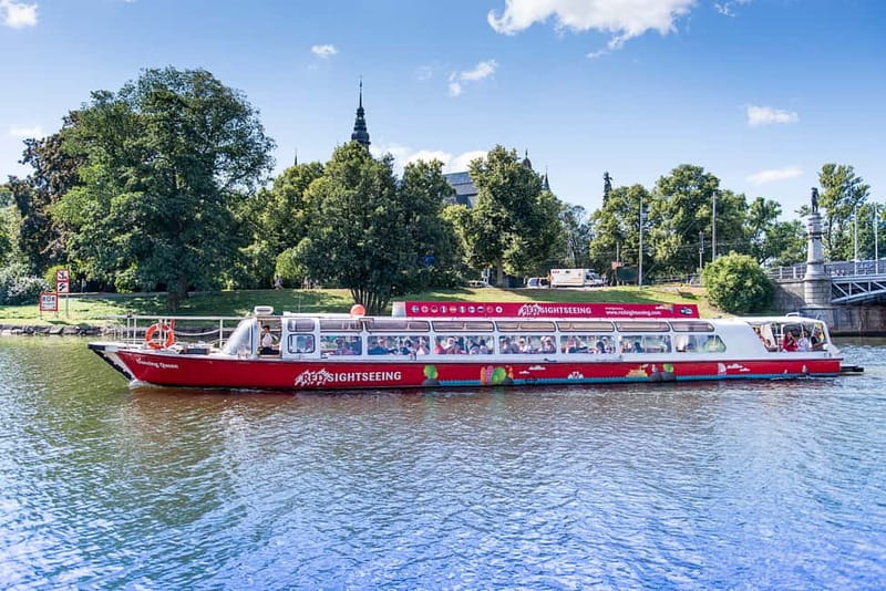 Stockholm: Royal Bridges & Canal Boat Tour with Audio Guide - Royal Island Djurgården and the Royal Game Park Moments