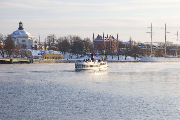 Stockholm: Winter Boat Tour with Guide - Djurgården and the inner archipelago: what the scenery adds