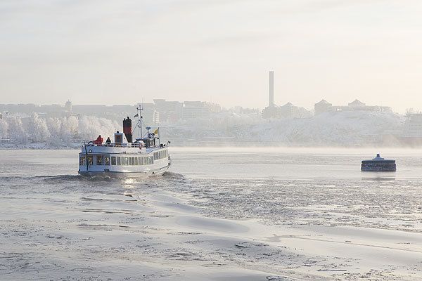Stockholm: Winter Boat Tour with Guide - Who should book this Stockholm winter boat tour