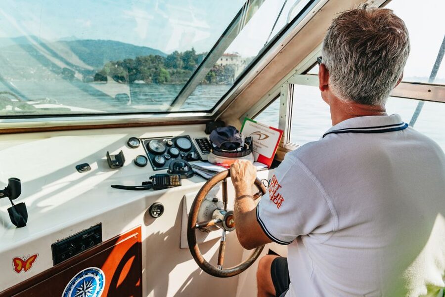 Stresa: 3 Borromean Islands Hop-On Hop-Off Boat Tour - Finding your boat and getting on board smoothly in Stresa