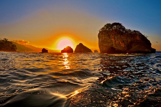 Sunset and Bioluminescence Boat Tour at Los Arcos Islands - Stop 2: Los Arcos at golden hour (and the slow viewing moment)