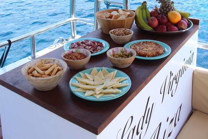 Sunset Boat Tour in Ibiza with All Inclusive - Small group energy and the crew’s role in the day
