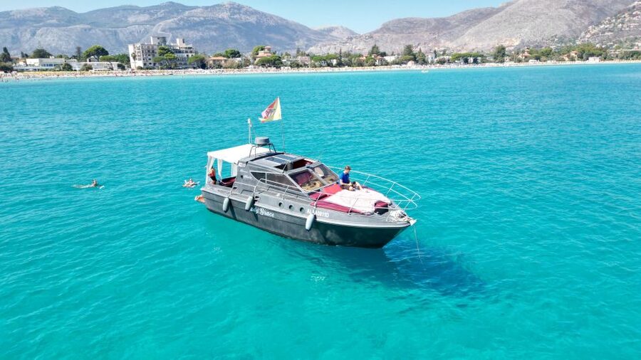 Sunset boat tour in Palermo - Hosts who set the tone: Angela and Luca’s hospitality