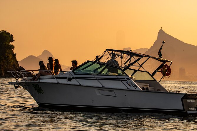 Sunset Boat Tour with Beer, Water, Soda and Snacks included - Museu de Arte Contemporânea de Niterói: 15 minutes for sea views and framing