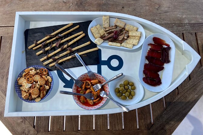 Sunset Boattrip + Tapa + Cava - Wildlife and the summer bonus: dolphins and marine life