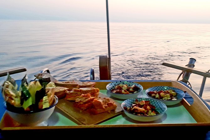 Sunset Boattrip + Tapa + Cava - When the wind picks up: the one drawback you should plan around