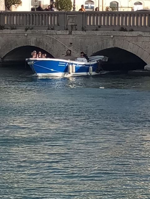 Syracuse: Boat tour Ortigia island,seacaves and Explanations - Time on the water: what you get in about one hour