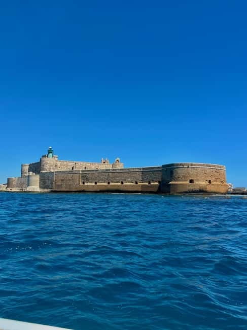 Syracuse: Ortigia Island and Sea Caves Boat Tour with Drinks - The heart-shaped cave and sea caves: the main photo stop