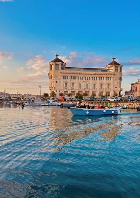 Syracuse: Ortigia Island and Sea Caves Boat Tour with Drinks - Prosecco onboard: a small extra that makes the hour feel special