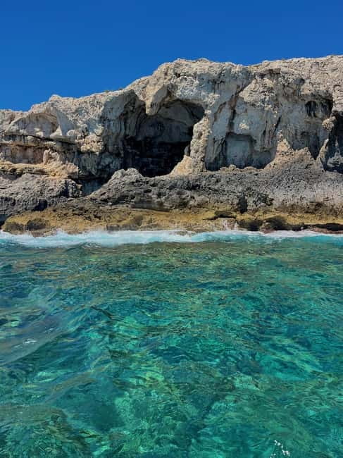 Syracuse: Ortigia Island & Sea Cave Boat Tour with Prosecco - Entering the sea caves and the heart-shaped grotto