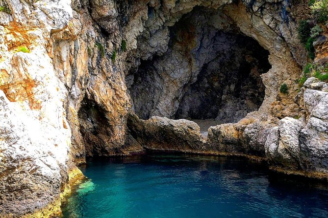 Taormina - Classic Boat Tour - What’s actually onboard: towels, snacks, and the Prosecco question