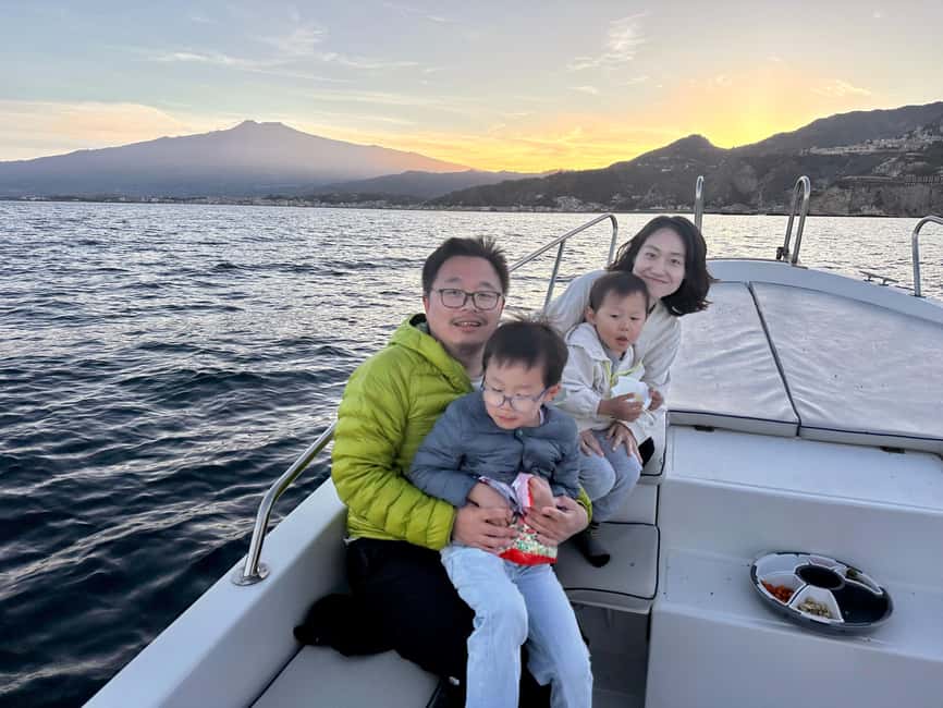 Taormina: Sunset Boat Tour with Aperitif - Porto baia delle sirene and Scoglio dello Zio Gennaro: the coast as story