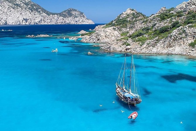 Tavolara Boat Tour and Snorkeling - Stop 2: Isola di Molara and the Cave of the Ear of Ulysses