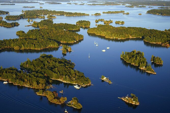 The Ultimate Heart of 1000 Islands Sightseeing Boat Tour - Rock Island Lighthouse State Park: climb the tower and visit Keepers Cottage