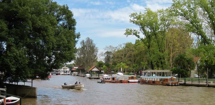 Tigre Delta: Half-Day Tour and Boat Trip - Cruising out of Buenos Aires: Costanera Avenue and the San Isidro feel