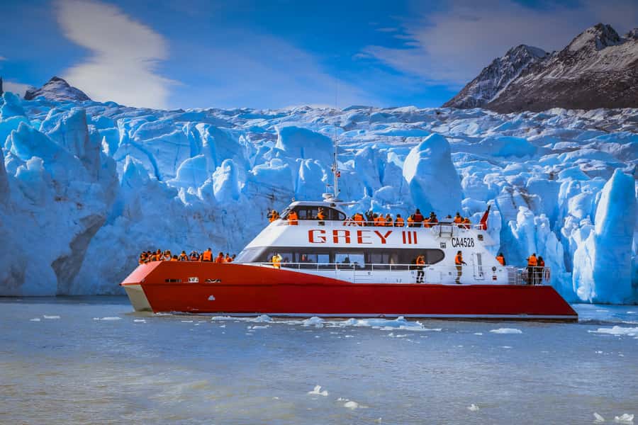 Torres del Paine: 3-Hour Scenic Boat Tour to Grey Glacier - Walking to the catamaran from Grey Beach: the part to plan for