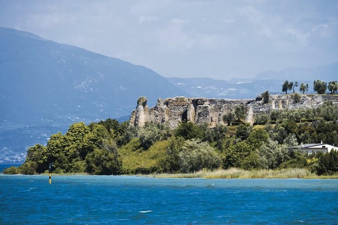 Tour in barca da Sirmione all'Isola del Garda - Price and value for a up-to-6 private group