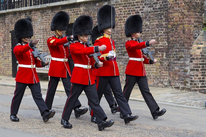 Tower of London: Crown Jewels & Beefeater Opening Ceremony - Using the Tower App During Your Self-Guided Time
