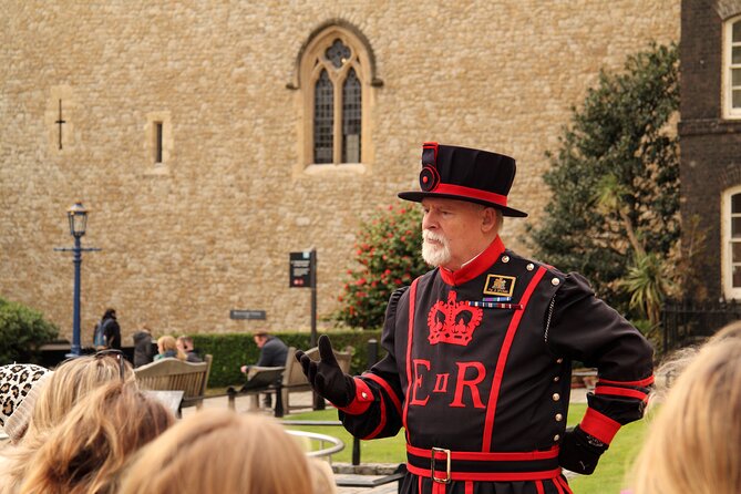 Tower of London: Crown Jewels & Beefeater Opening Ceremony - Thames River Cruise to Buckingham Palace: A Nice Reset