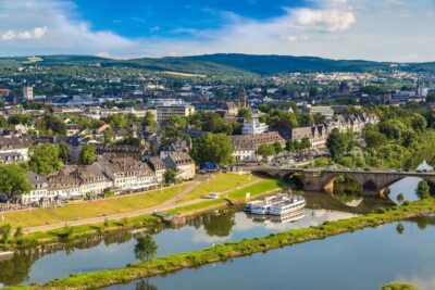 Trier, Mosel: Wine tour with a boat ride - The switch from boat to vineyards on a vintage bus