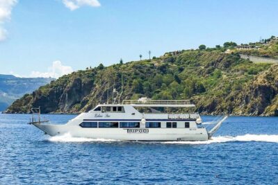 Tropea: Lipari, Panarea, and Stromboli Boat Tour by Night - Tripodi check-in under the arch: how to start the day smoothly