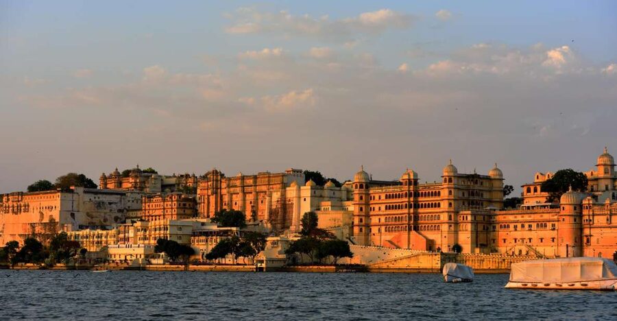 Udaipur: Full Day Private City Tour with Optional Boat Ride - Your guide is half the experience (and the good ones make it better)
