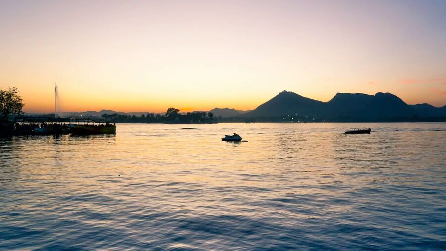Udaipur: Guided Ghat Tour and Boat Ride - Hanuman Ghat and Nav Ghat: Stories Tied to What You’ll See