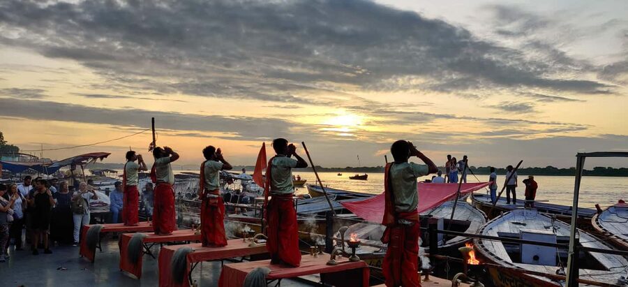 Varanasi & Sarnath: Full-Day Tour with Ganges Boat Ride - Dashashwamedh Ghat at sunset: what makes the Ganga Aarti unforgettable