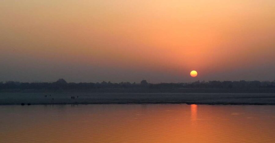 Varanasi: Sunrise Boat Tour with Arti Ceremony - Assi Ghat Arti and havan: what you’ll see at the start