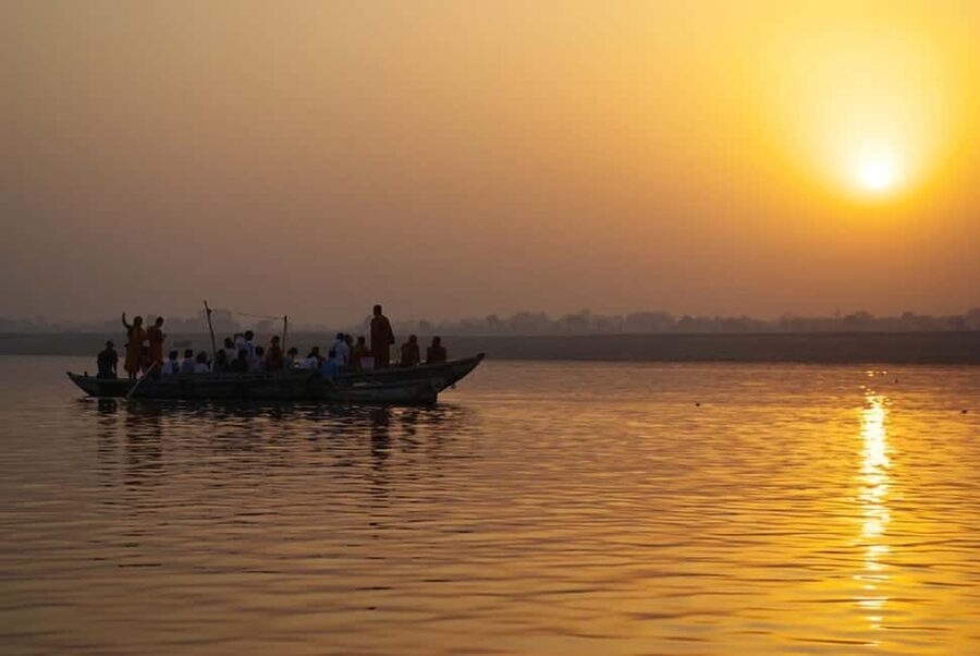 Varanasi Sunset Tour with Ganga Aarti & Free Boat Ride - Dashashwamedh Ghat and Ganga Aarti: the lights, the chants, the timing