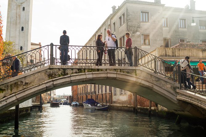 Venice Boat Tour on Grand Canal with Local Guide - The 1.5-Hour Itinerary: What Happens Before and During the Boat Ride