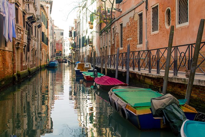 Venice Boat Tour on Grand Canal with Local Guide - Boarding, Seating, and Photo Comfort on a Small Boat